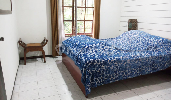 Rumah 2 Lantai Furnished Sayap Dago, Bandung 12
