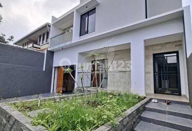 Rumah Nyaman dan Terawat Siap Huni dengan Suasana Asri di Setiabudi Regency