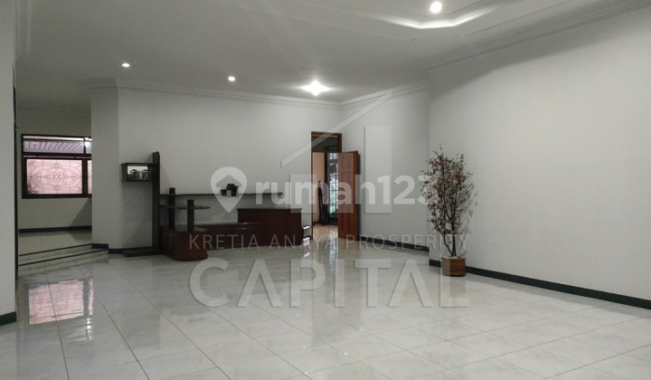 Good, Inhabitable, and Well-Maintained House, Very Suitable for Both Residential and Industrial Use with Its Strategic Location Near Toll Access.