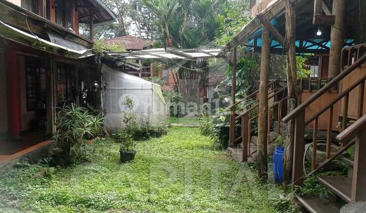 Rumah Villa Cantik Dengan Halaman Yang Luas di Jalan Koloner Masturi Lembang