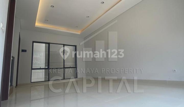 Rumah Tinggal Siap Huni Ready dengan Lokasi Strategis di Setraduta Royal Grande 2