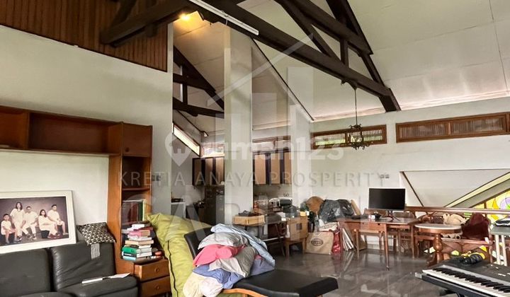 Rumah Besar Art Deco Area Hegarmanah Bandung