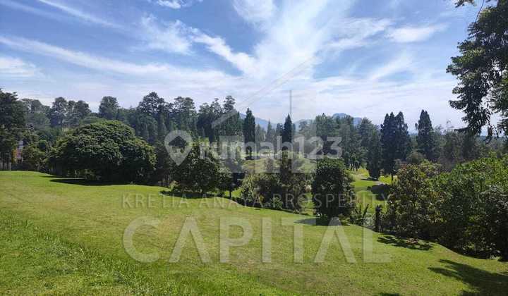 Tanaah datar Luas Dengan View Golf di Dago Bandung