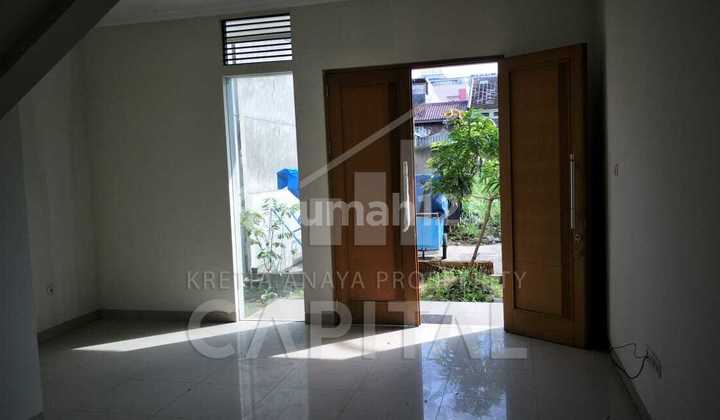 Minimalist House New Building in the City Center at Sudirman 2