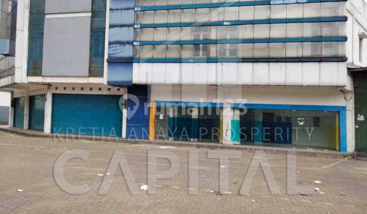 Warehouse and Shop House in a Highly Strategic Location, Not Far from Pasirkoja Toll Road. Warehouse and Shop House in a Highly Strategic Location, Not Far from Pasirkoja Toll Road.