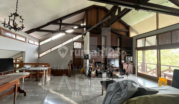 Large Art Deco House in Hegarmanah Area, Bandung 2