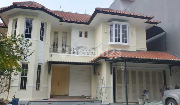 Disewakan Rumah Full Furnished di Telaga Biru Alam Sutera