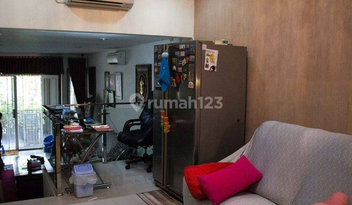 Rumah Bagus Siap Huni 2,5 Lantai di Residence One 2