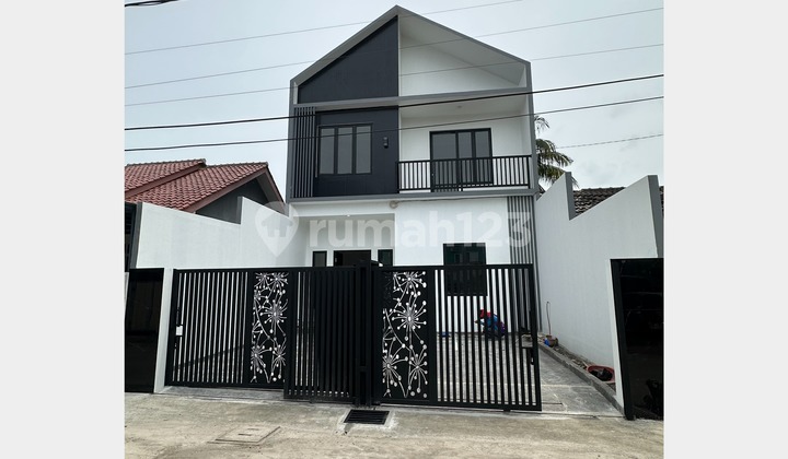 Beautiful 2-Story House in Bumi Puspitek Asri Sector 5