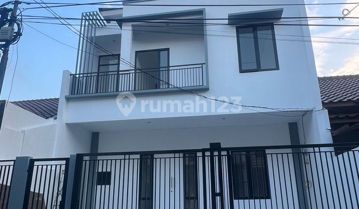 Rumah Bagus Hadap Utara di Regensi Melati Mas Serpong, Tangerang Selatan 1