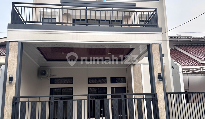 Rumah Brand New Bonus AC 4 Unit di Regency Melati Mas, Tangerang Selatan