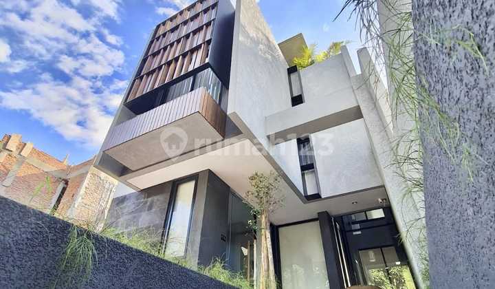 Dijual Rumah Private Pool & Lift di Permata Hijau