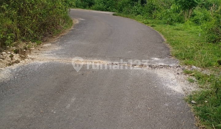 For sale small plot of land, roadside location in Kutuh Ungasan.