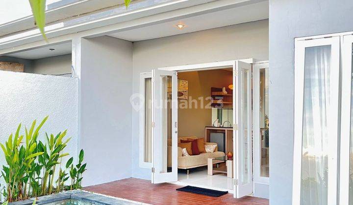 Clean white villa for rent in Jimbaran  2