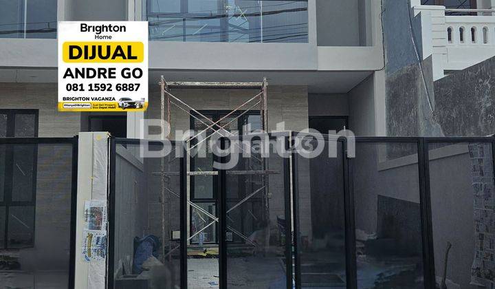 Rumah lokasi bagus bergaya industrial di Sutorejo 1