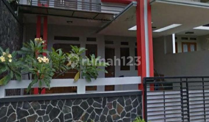 Rumah Cantik 2 Lantai Komplek Billy Moon
