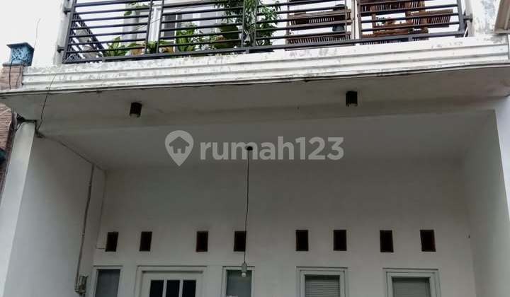 Rumah Asri 2 Lantai di Perum Reni Jaya Pamulang Rumah Asri 2 Lantai di Perum Reni Jaya Pamulang