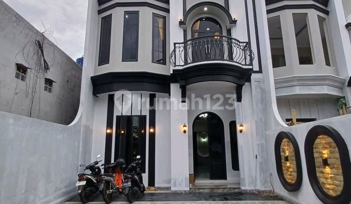 Rumah Mewah Baru American Style di Jagakarsa 1
