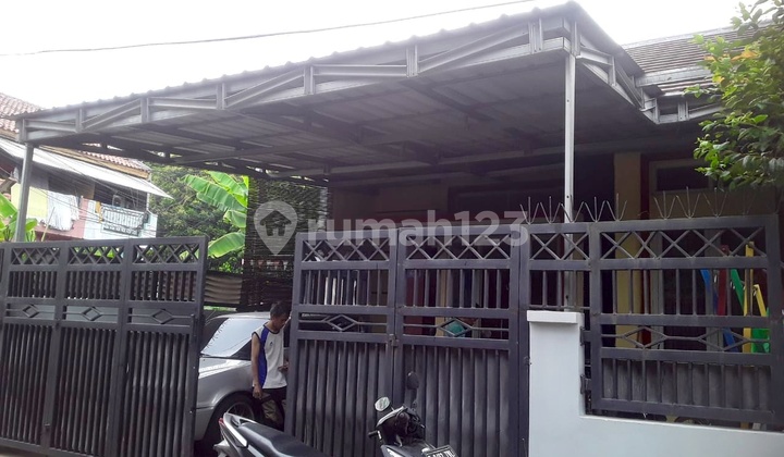 Peaceful, Comfortable & Ready-to-Occupy Residence with Strategic Access in Cipayung 2