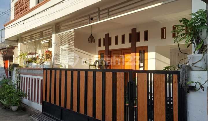 Rumah Bagus 2 Lantai Dekat Stasiun Depok Baru Rumah Bagus 2 Lantai Dekat Stasiun Depok Baru
