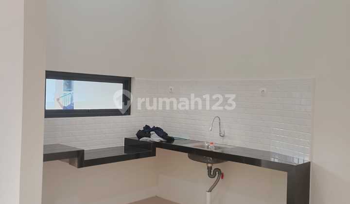 House in Poris Indah Tangerang, Strategic Location. 2