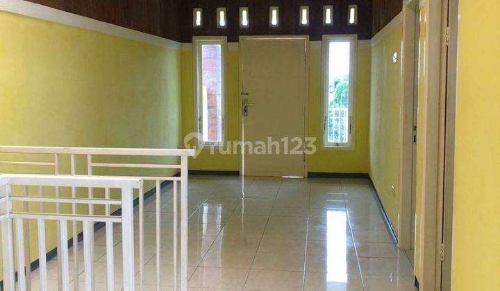 Murah Rumah 2 Lantai di Joyo Kota Malang Siap Huni  5