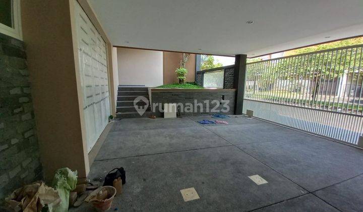 Rumah Mewah 2,5 Lantai di Greenwood Boulevard Araya Malang 2