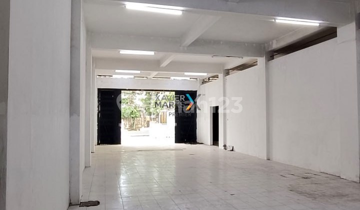 Super Cheap for Rent: Shop House on Panji Suroso Main Road, Blimbing, Malang 2