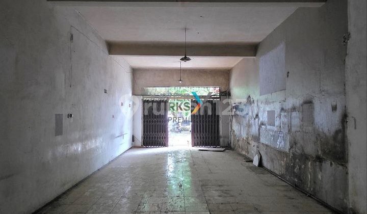 For Sale Strategic Shophouse on Jalan Raya Gadang Kolonel Sugiono Malang 2