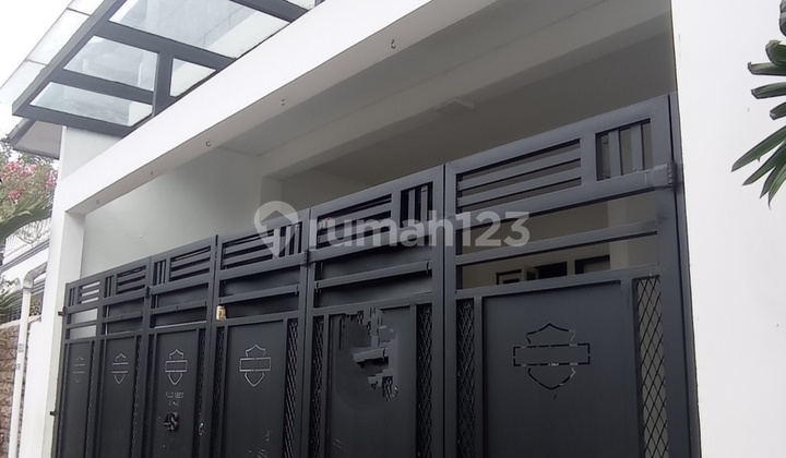 Rumah Bagus Furnished SHM Pulo Asem, Jakarta Timur 2