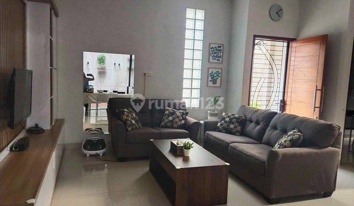 Rumah 2 Lantai Bagus Semi Furnished di Bintaro, Tangerang Selatan 2