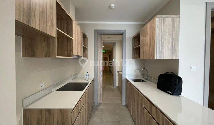 Apartement Menara Jakarta 3 BR Semi Furnished 2