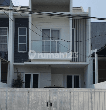 Rumah 2 Lantai Bagus Unfurnished SHM di Cilincing, Jakarta Utara 1