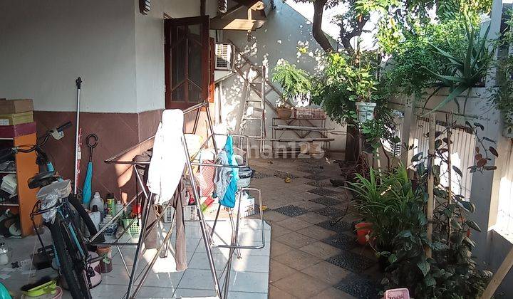 Dijual Rumah Semi Furnish di Pulo Asem Lokasi Strategis 2