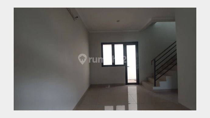 Disewa Rumah Bagus Summarecon Crown Gading, Cluster Regia 2