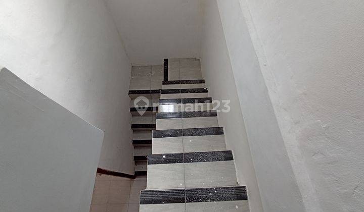 Rumah 2 Lantai SHM di Jl. D Edelweiss Margadana Kota Tegal 4