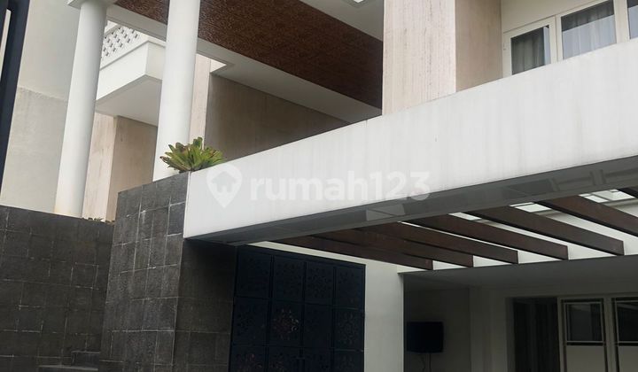 Rumah 3 Lantai Bagus Sekali Furnished