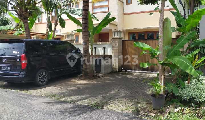 Rumah 2 Lantai Furnished SHM di Kemang Selatan, Jakarta Selatan Rumah 2 Lantai Furnished SHM di Kemang Selatan, Jakarta Selatan