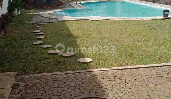 Rumah 2 Lantai Furnished SHM di Jakarta Selatan 2