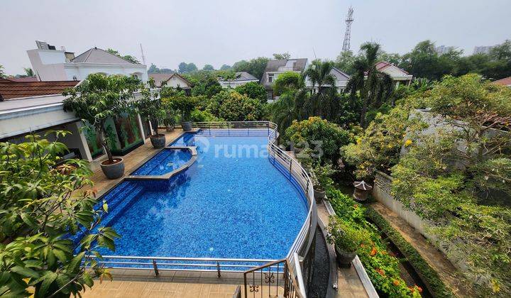 Rumah Mewah 3 Lantai Ala Resort Gaya Pondok Indah 1