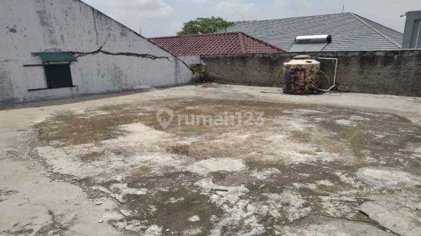 Rumah Besar Carport Muat 8 Mobil di Regol Bandung 2