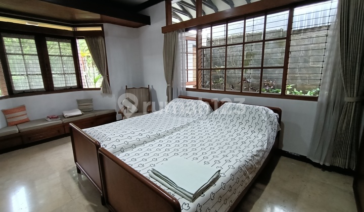 Rumah Klasik dan Luas di Cipaku Indah Bandung 2