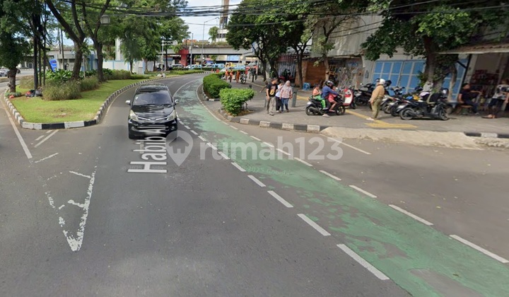 Gedung Kwitang Sebrang eks Telaga Sampireun 