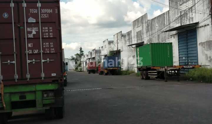 Gudang 500m2 di jl raya Manado Bitung maumbi 5