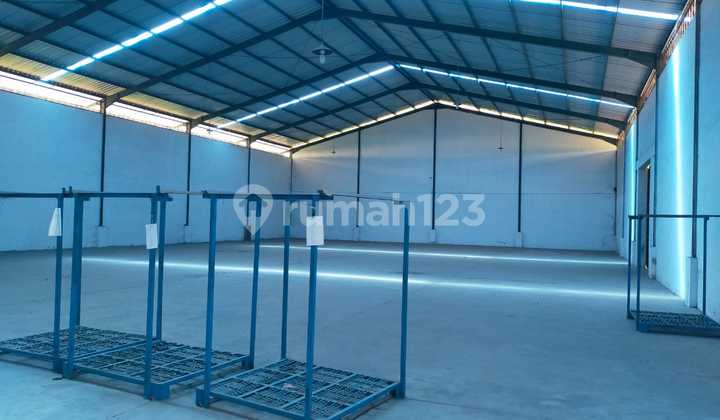 Gudang 1100m2 di kompleks antropolis cocok buat distributor dan Ekspedisi  10