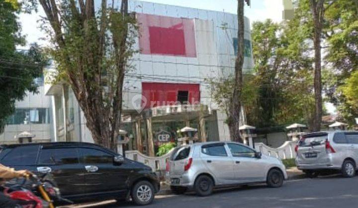 Showroom mobil jl Ahmad Yani sario disewakan cocok buat kantor  1