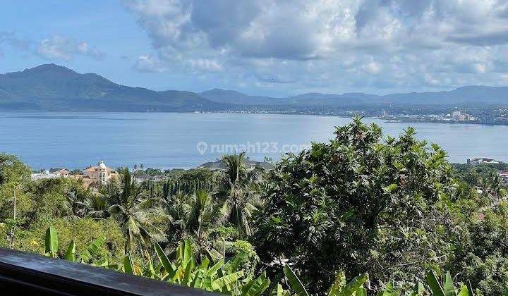 Villa di puncak Malalayang dekat RS kandauw view laut Manado  2