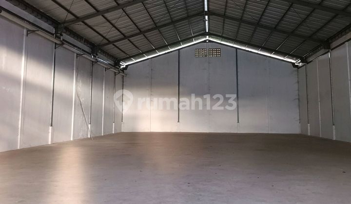 Rent Warehouse 16000m2 Beside Kombos Main Road Suitable for Distributors