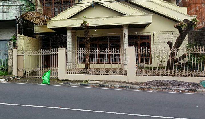 Rumah Pinggir Jl Bw Lapian Area Suvernir Dan Oleh Oleh Has Manado 1