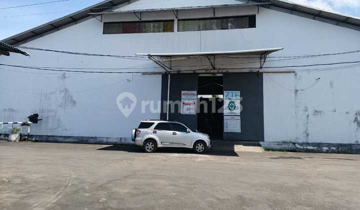 Rent Warehouse 16000m2 Beside Kombos Main Road Suitable for Distributors
